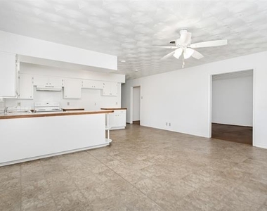 11050 Wyatt Street - Photo Thumbnail 6