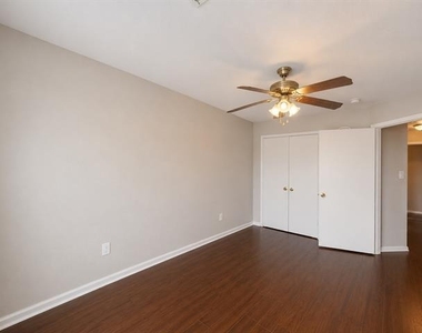 9324 Chesapeake Lane - Photo Thumbnail 17