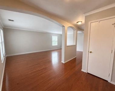 9324 Chesapeake Lane - Photo Thumbnail 5