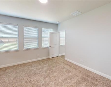 2503 Blue Oasis Court - Photo Thumbnail 16