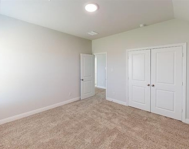 2503 Blue Oasis Court - Photo Thumbnail 12