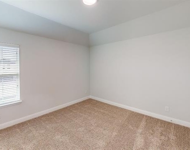 2503 Blue Oasis Court - Photo Thumbnail 9