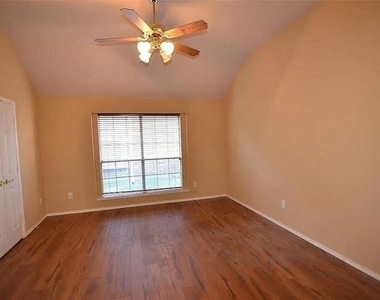 6000 Arlington Drive - Photo Thumbnail 7