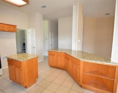 6000 Arlington Drive - Photo Thumbnail 4