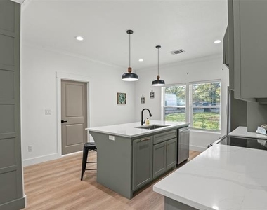 246 Karen Drive - Photo Thumbnail 5