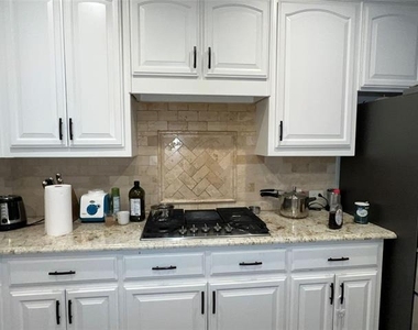 5 Parkway Court - Photo Thumbnail 3