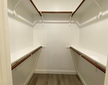 1709 Wright Street - Photo Thumbnail 7