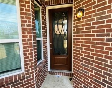 1709 Wright Street - Photo Thumbnail 17