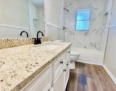 312 Gladstone Street - Photo Thumbnail 10