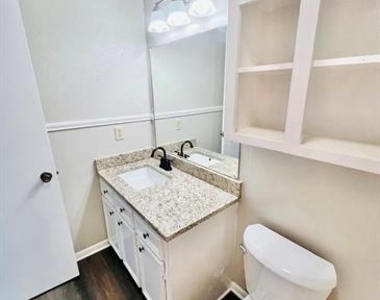 312 Gladstone Street - Photo Thumbnail 14