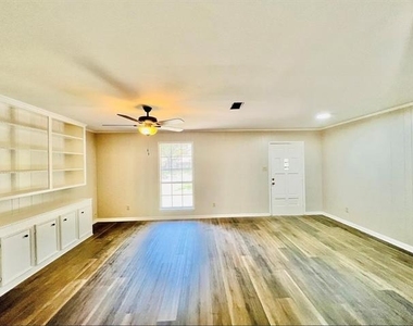 312 Gladstone Street - Photo Thumbnail 1