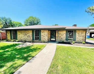 312 Gladstone Street - Photo Thumbnail 17