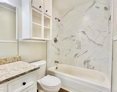312 Gladstone Street - Photo Thumbnail 13