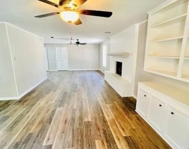 312 Gladstone Street - Photo Thumbnail 2