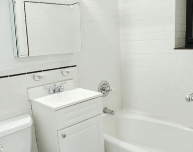 East 84th Street - Photo Thumbnail 4