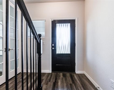 226 Stonebrook Trail - Photo Thumbnail 2