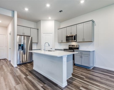 226 Stonebrook Trail - Photo Thumbnail 7