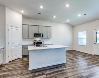 226 Stonebrook Trail - Photo Thumbnail 8