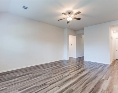 226 Stonebrook Trail - Photo Thumbnail 5