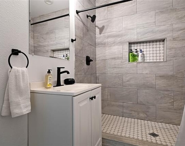 1106 W Chestnut Street - Photo Thumbnail 32