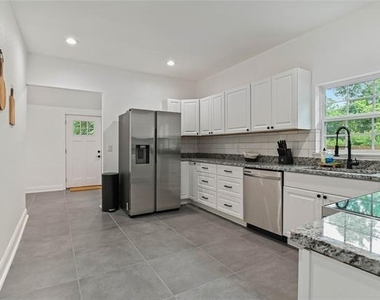 1106 W Chestnut Street - Photo Thumbnail 25