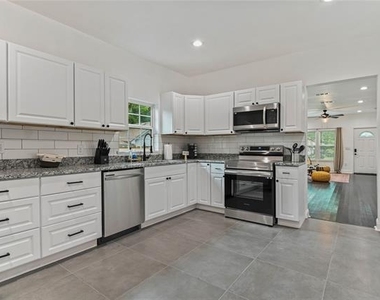 1106 W Chestnut Street - Photo Thumbnail 22