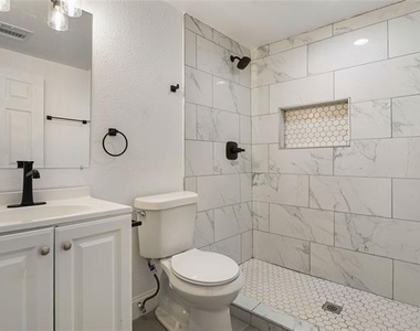 1106 W Chestnut Street - Photo Thumbnail 7