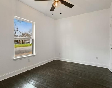 1106 W Chestnut Street - Photo Thumbnail 13