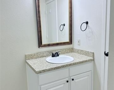 620 Race Street - Photo Thumbnail 9
