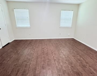 620 Race Street - Photo Thumbnail 8
