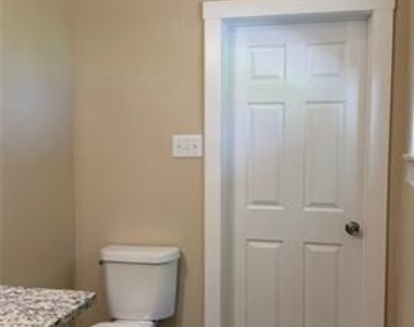 5208 E Side Avenue - Photo Thumbnail 6