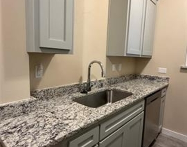 5208 E Side Avenue - Photo Thumbnail 5