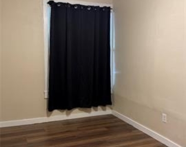 5208 E Side Avenue - Photo Thumbnail 11