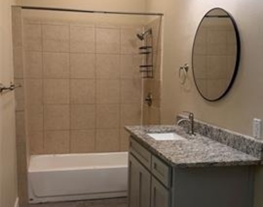 5208 E Side Avenue - Photo Thumbnail 7
