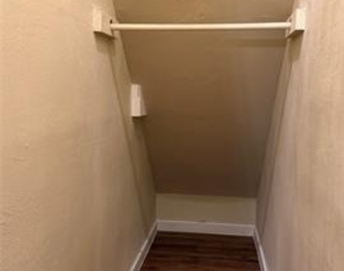 5208 E Side Avenue - Photo Thumbnail 12