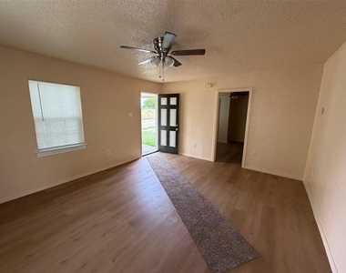 1114 Thorpe Springs Road - Photo Thumbnail 3
