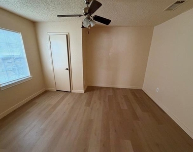 1114 Thorpe Springs Road - Photo Thumbnail 7