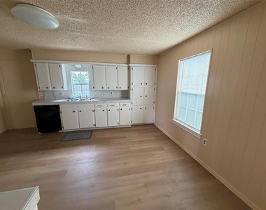 1114 Thorpe Springs Road - Photo Thumbnail 5
