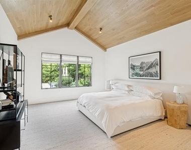 7007 Robin Road - Photo Thumbnail 15