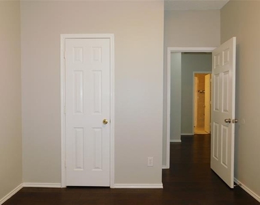 1648 Crown Point Drive - Photo Thumbnail 15