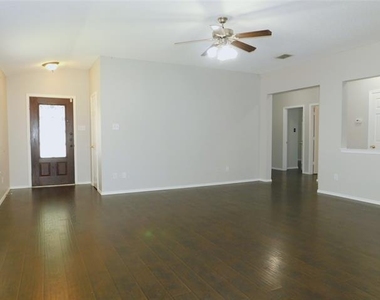 1648 Crown Point Drive - Photo Thumbnail 4