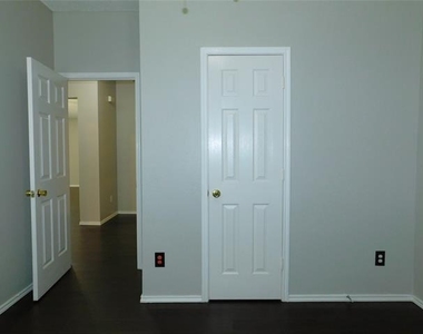 1648 Crown Point Drive - Photo Thumbnail 17
