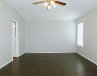 1648 Crown Point Drive - Photo Thumbnail 12