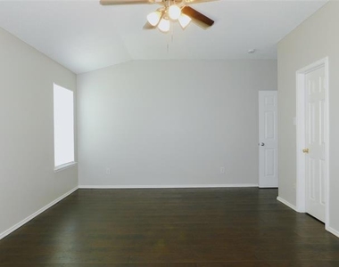 1648 Crown Point Drive - Photo Thumbnail 11