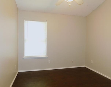 1648 Crown Point Drive - Photo Thumbnail 16