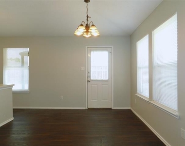 1648 Crown Point Drive - Photo Thumbnail 7