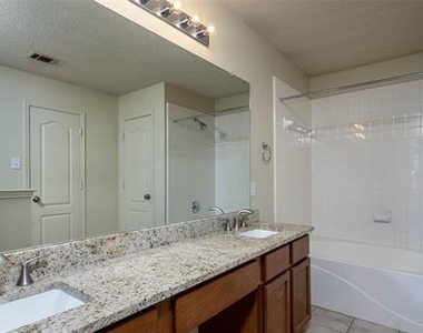 901 Elizabeth Drive - Photo Thumbnail 24