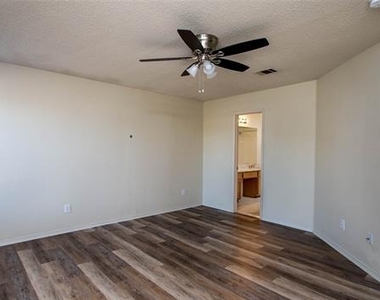 901 Elizabeth Drive - Photo Thumbnail 22