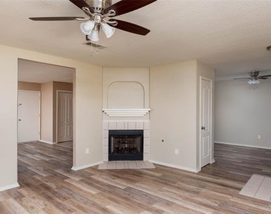 901 Elizabeth Drive - Photo Thumbnail 7