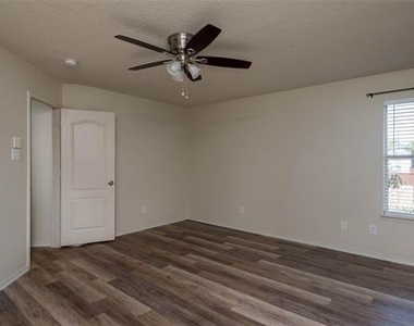 901 Elizabeth Drive - Photo Thumbnail 23